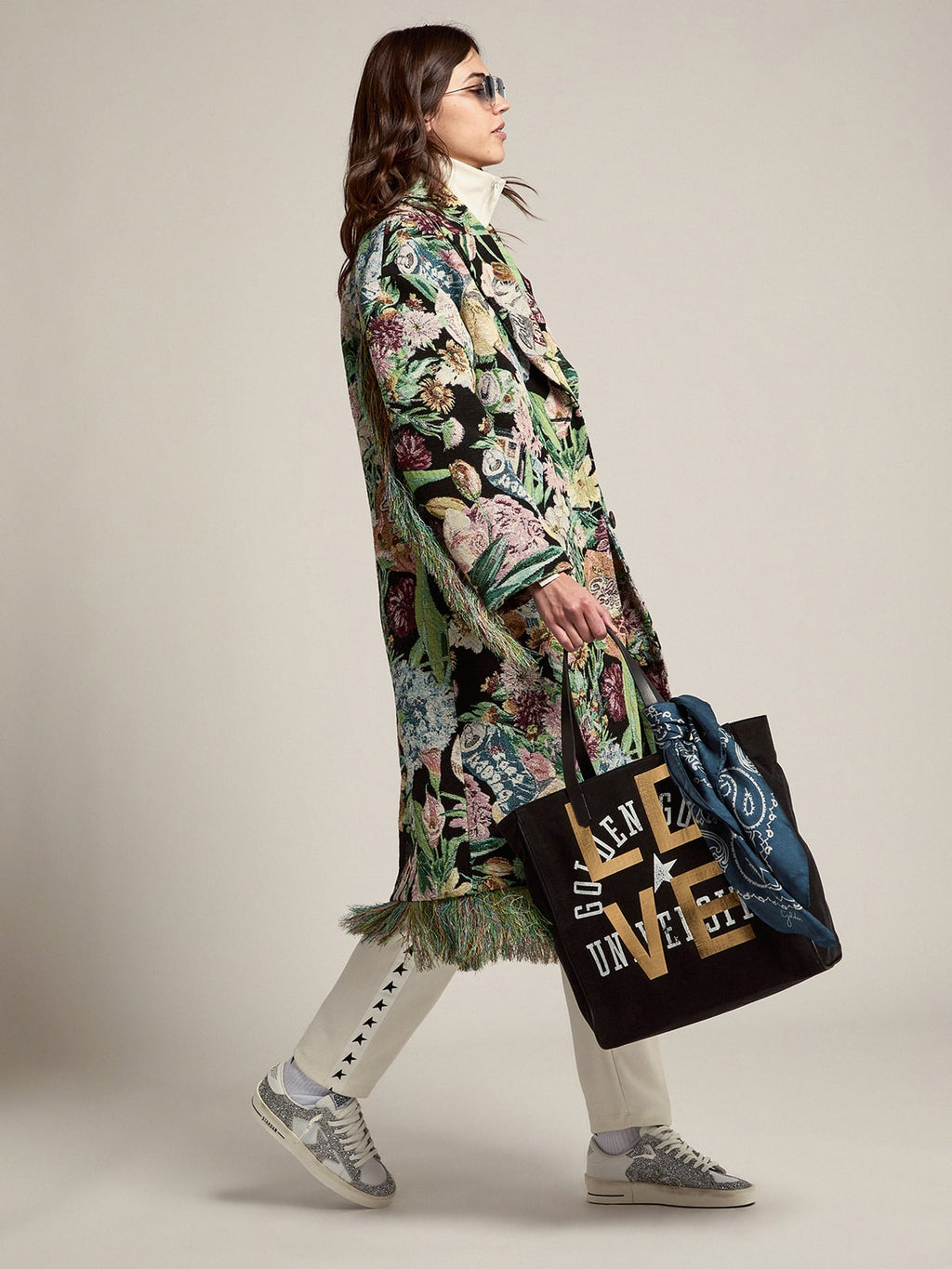 Wоmеn'ѕ Ѕtаrdаn іn whіtе lеаthеr аnd glіttеr